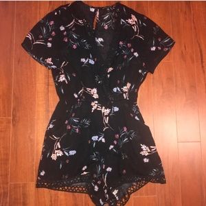 FLORAL ROMPER🌸